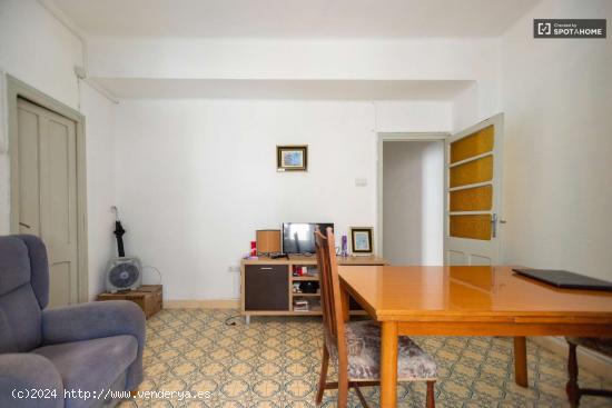  Se alquila habitación en piso de 3 habitaciones en Torrent, Valencia - VALENCIA 