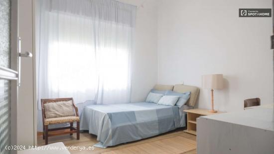  Se alquila habitación en apartamento de 4 dormitorios en Retiro - MADRID 