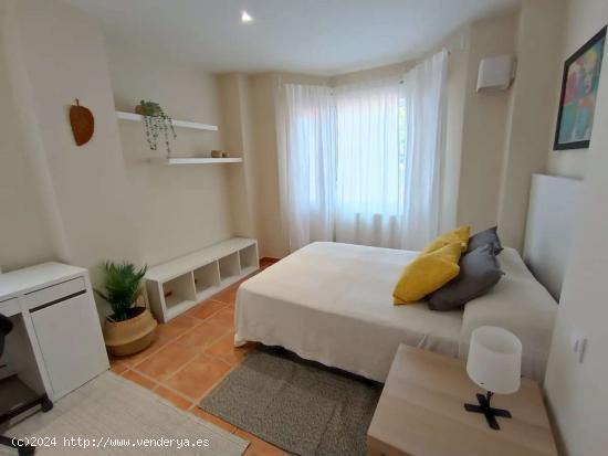  Se alquila habitación en casa compartida en Sevilla - MADRID 