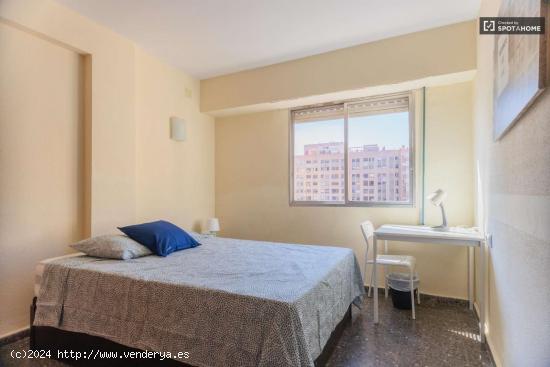  Se alquila habitación en piso compartido en Valencia - VALENCIA 