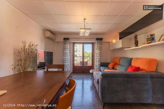  Apartamento de 2 dormitorios + oficina en alquiler en El Cabanyal - VALENCIA 