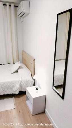  Se alquilan habitaciones en apartamento de 5 habitaciones en Parque De Juan De Austria - VALLADOLID 