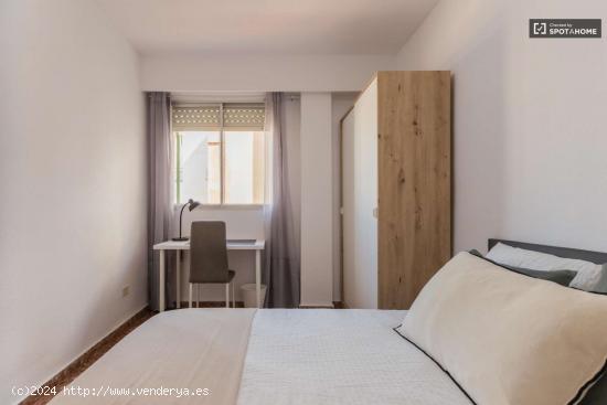  Se alquilan habitaciones en apartamento de 7 habitaciones en Benimaclet - VALENCIA 