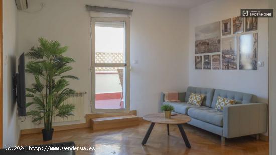  Amplio apartamento de 2 dormitorios con gran terraza en alquiler en Delicias - MADRID 