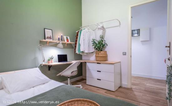  Se alquilan habitaciones en piso de 4 habitaciones en L'Antiga Esquerra De L'Eixample - BARCELONA 