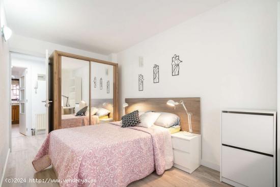  Se alquila habitación en piso de 5 habitaciones en Carabanchel - MADRID 