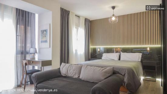  Se alquilan habitaciones en apartamento de 3 dormitorios en Puerta Del Ángel - MADRID 