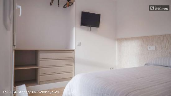  Se alquila habitación en apartamento de 3 habitaciones en Colonia Jardín - MADRID 