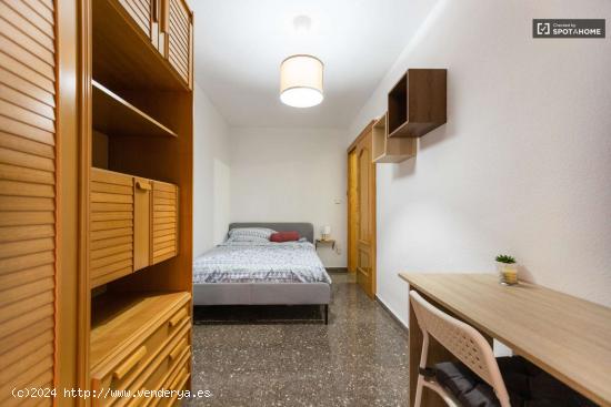  Se alquila habitación en piso de 3 habitaciones en Benicalap - VALENCIA 