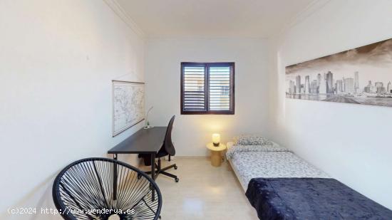  Se alquilan habitaciones en apartamento de 4 dormitorios en Gran Canaria - LAS PALMAS 