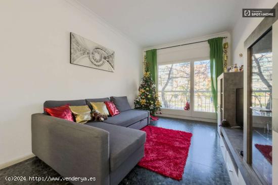  Se alquilan habitaciones en un apartamento de 3 dormitorios en Les Corts - BARCELONA 