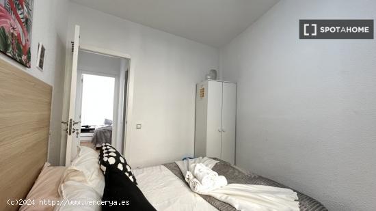 Alquiler de habitaciones en piso de 3 habitaciones en Madrid - MADRID
