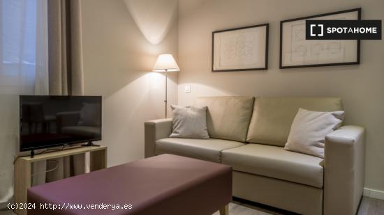 Elegante apartamento de 3 dormitorios con aire acondicionado en alquiler en Barri Gòtic, cerca de L
