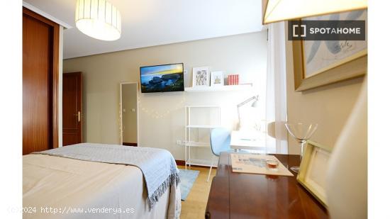 Se alquila habitación en piso de 4 habitaciones en Bilbao - VIZCAYA