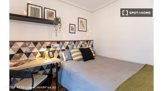 Se alquila habitación en piso de 4 habitaciones en Bilbao - VIZCAYA