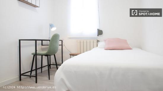 Alquiler de habitaciones en piso amueblado de 4 habitaciones en Madrid - MADRID