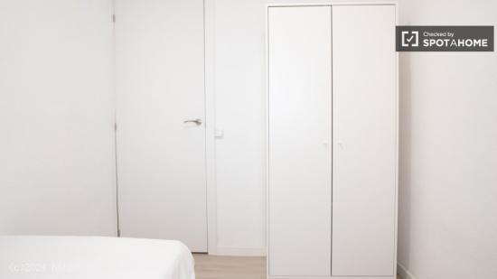 Alquiler de habitaciones en piso amueblado de 4 habitaciones en Madrid - MADRID
