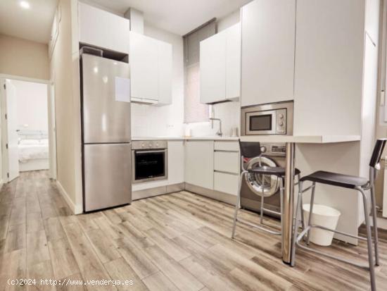  Se alquilan habitaciones en apartamento de 1 dormitorio en Cuatro Caminos - MADRID 
