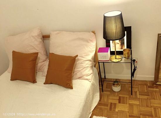  Se alquila habitación en piso de 3 habitaciones en Chamartín - MADRID 