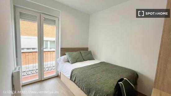 Se alquila habitación en un Coliving en Vallecas - MADRID