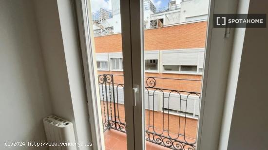 Se alquila habitación en un Coliving en Vallecas - MADRID