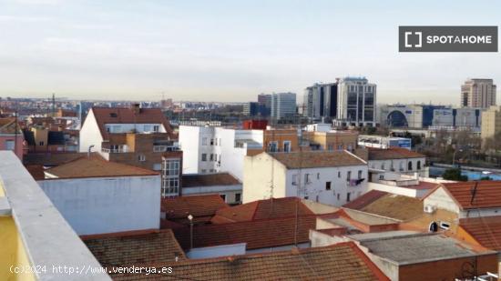 Se alquila habitación en un Coliving en Vallecas - MADRID