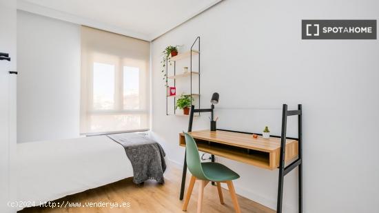 Se alquila habitación en piso de 9 habitaciones en Getafe, Madrid - MADRID