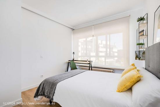  Se alquila habitación en piso de 9 habitaciones en Getafe, Madrid - MADRID 
