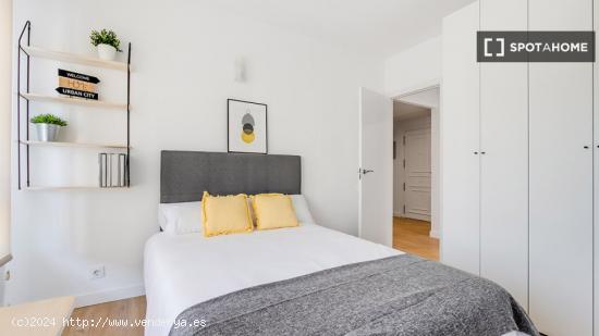 Se alquila habitación en piso de 9 habitaciones en Getafe, Madrid - MADRID