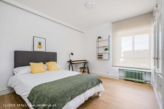  Se alquila habitación en piso de 9 habitaciones en Getafe, Madrid - MADRID 