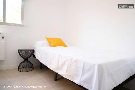  Se alquila habitación en piso de 3 habitaciones en San-Blas - MADRID 