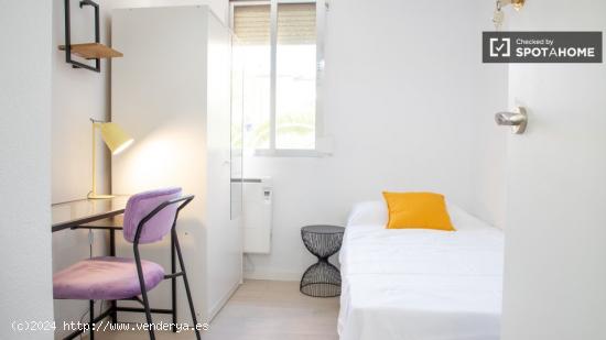 Se alquila habitación en piso de 3 habitaciones en San-Blas - MADRID