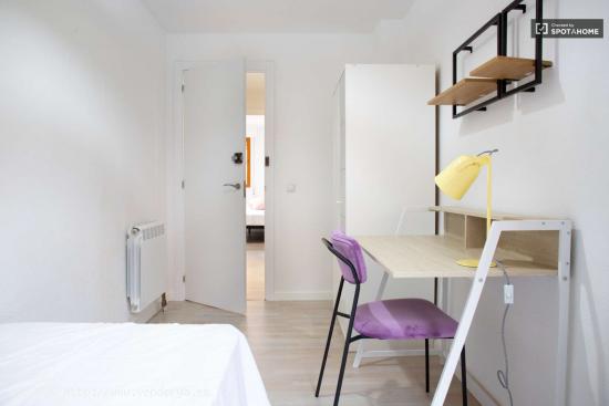  Se alquilan habitaciones en piso de 3 habitaciones en Palomeras - MADRID 