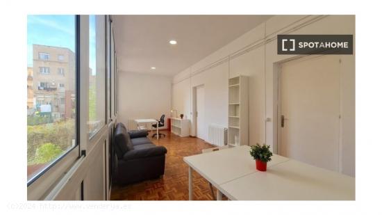 Apartamento entero de 2 dormitorios en Barcelona. - BARCELONA