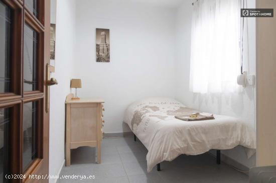  Se alquila habitación en apartamento de 3 dormitorios en Carabanchel - MADRID 