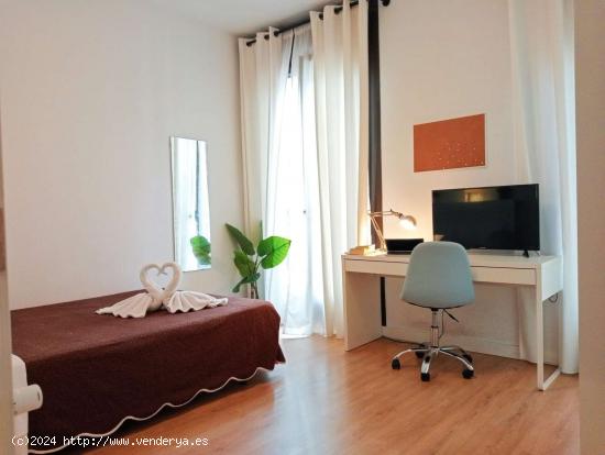  Se alquila habitación en piso de 1 dormitorio en Madrid - MADRID 