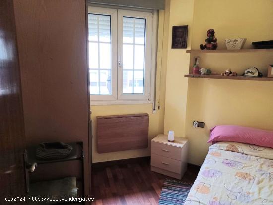  Se alquilan habitaciones en un apartamento de 4 habitaciones en L'Hospitalet De Llobregat - BARCELON 