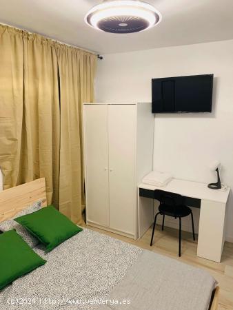  Se alquila habitación en piso compartido de 4 habitaciones en Murcia - MURCIA 