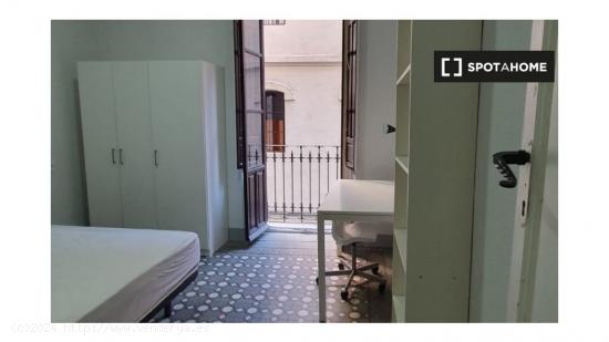 ¡OFERTA DE TIEMPO LIMITADO! Habitación en piso de 6 habitaciones en el Centro de Granada - GRANADA