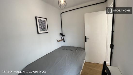 Apartamento de 3 dormitorios en alquiler en L'Hospitalet de Llobregat - BARCELONA