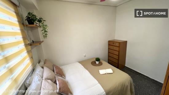 Dormitorio con estilo en piso compartido en Valencia - VALENCIA