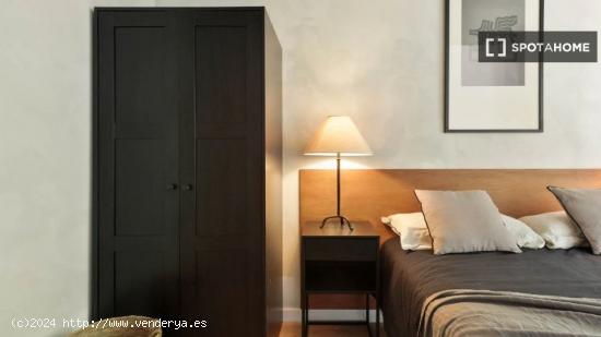 Apartamento de 4 dormitorios en alquiler en Barcelona - BARCELONA