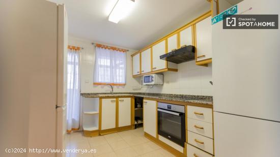 Se alquila habitación en piso de 5 habitaciones en Rascanya - VALENCIA