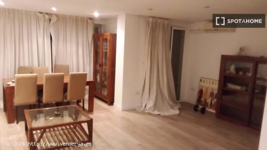 Habitaciones para alquilar en apartamento de 3 dormitorios en Quatre Carreres - VALENCIA