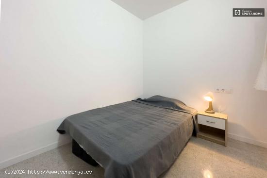  ¡Acogedor dormitorio en apartamento de 7 habitaciones en alquiler en Barcelona! - BARCELONA 