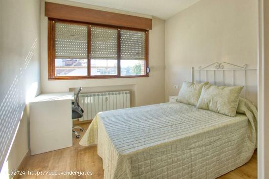  Se alquila habitación en piso de 4 habitaciones en Oviedo - ASTURIAS 