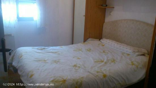  Se alquila habitación en piso compartido de 2 dormitorios en Madrid - MADRID 