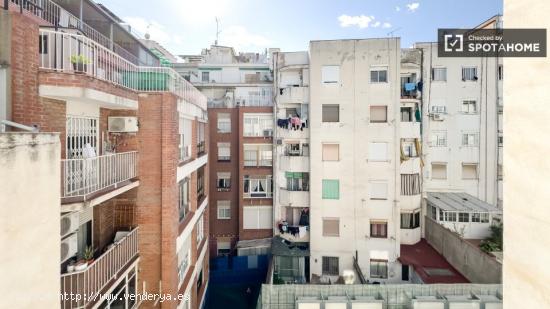 Se alquila habitación en piso compartido en Barcelona - BARCELONA