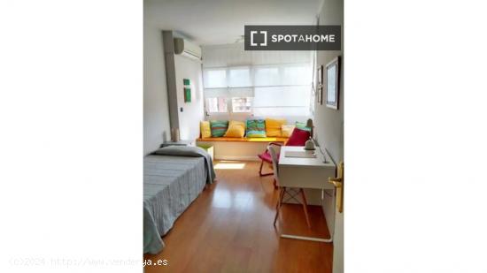 Se alquila habitación en piso compartido en Fuencarral-El Pardo, Madrid - MADRID