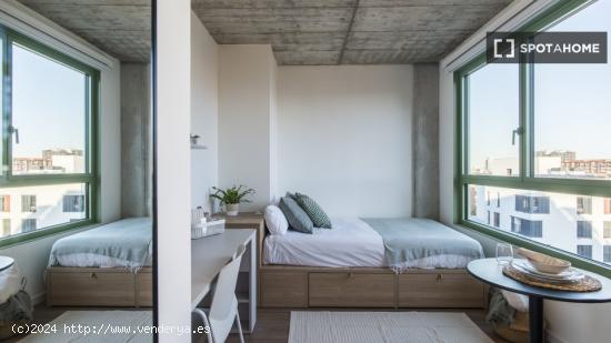 Se alquila habitación en residencia en Barcelona - BARCELONA